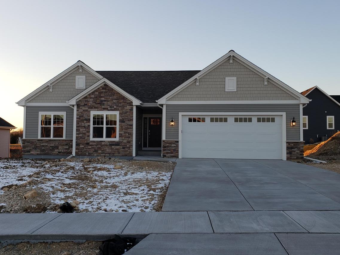 525 Spur N Rd., Slinger, WI 53086