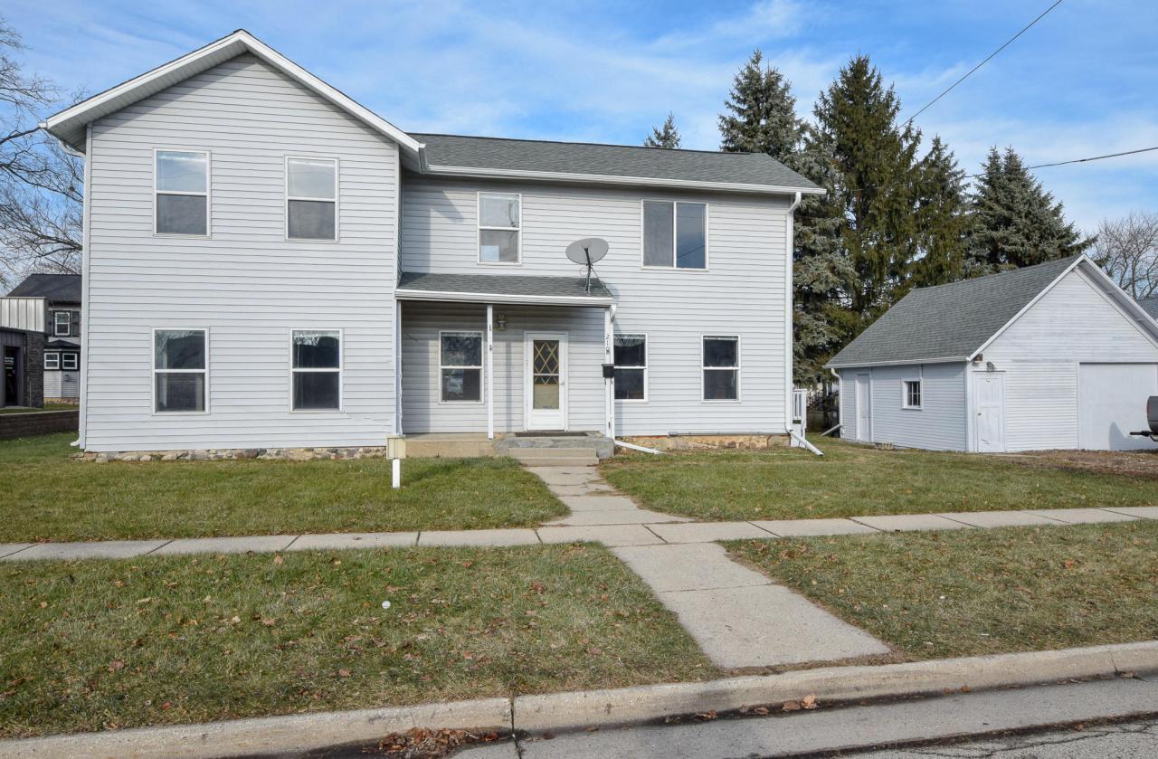 210 Field St, Mukwonago, WI 53149