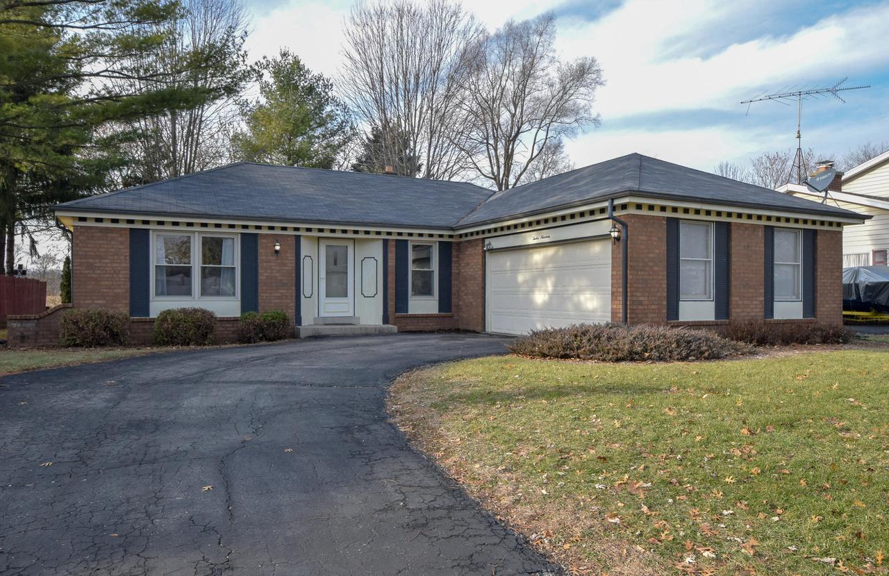 1219 Western Trl, Mukwonago, WI 53149