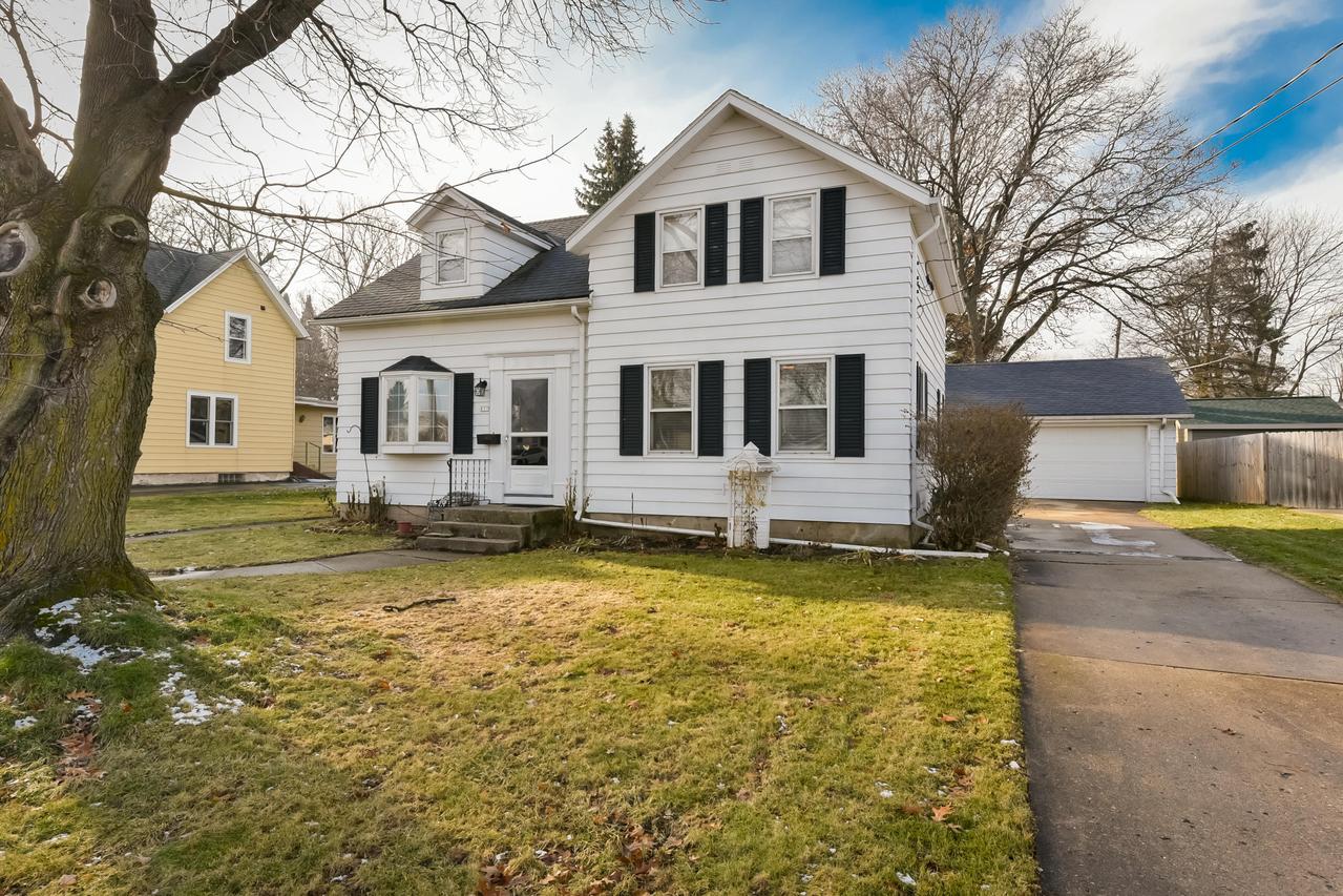 837 N Main St, Hartford, WI 53027