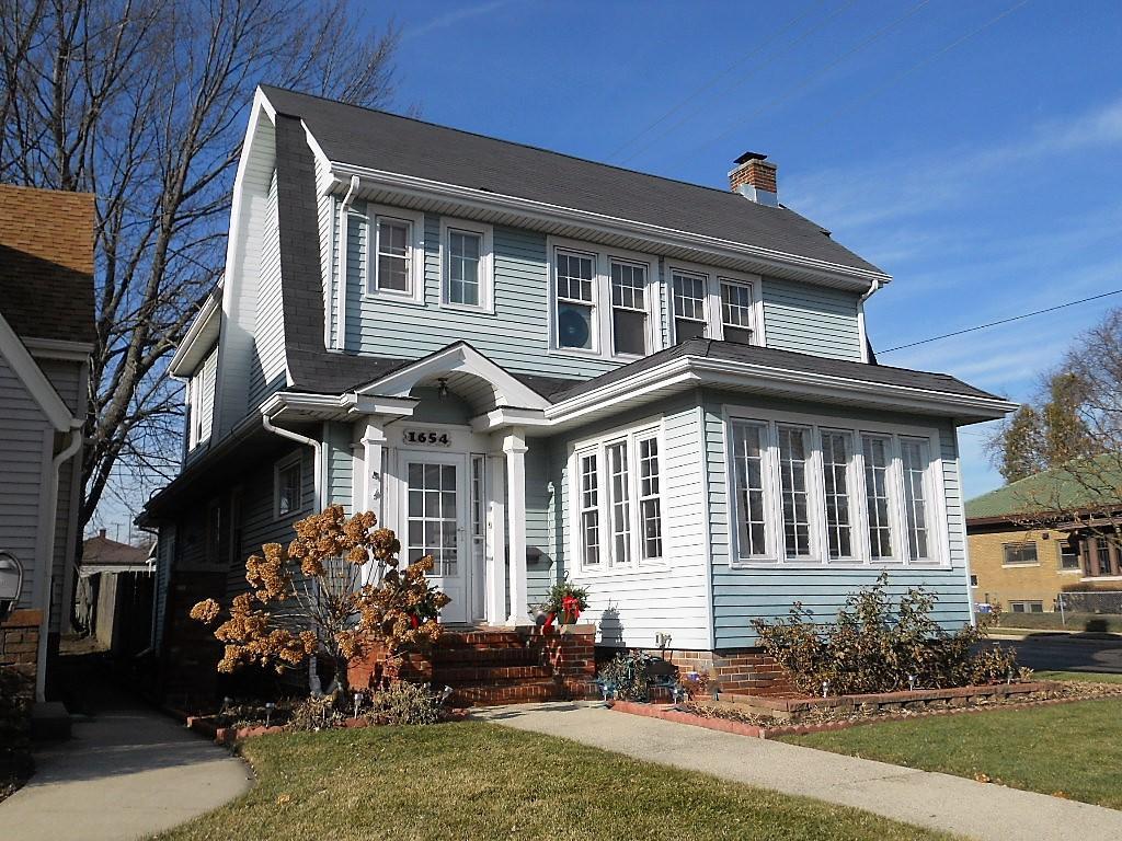 1654 Carlisle Ave, Racine, WI 53404
