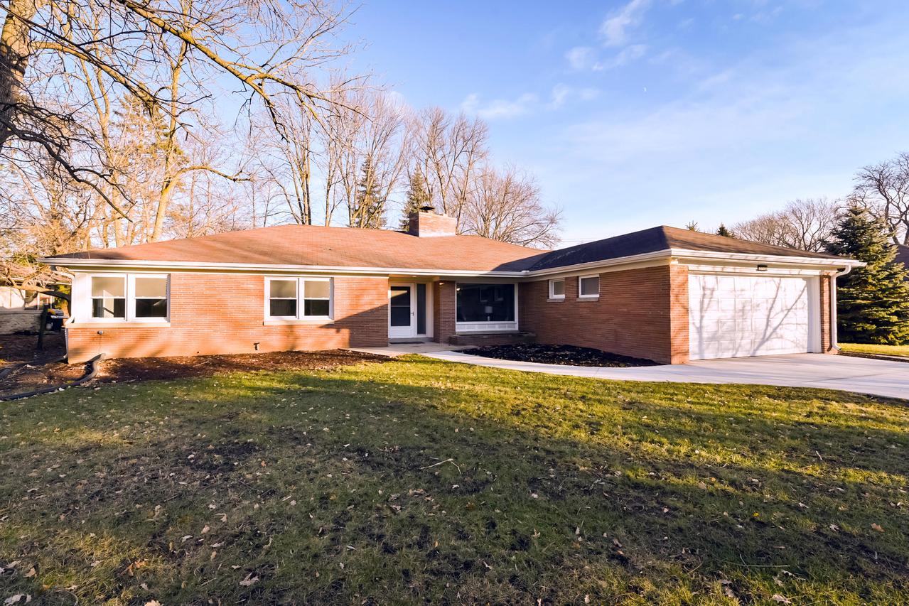 7308 N Crossway Rd, Fox Point, WI 53217