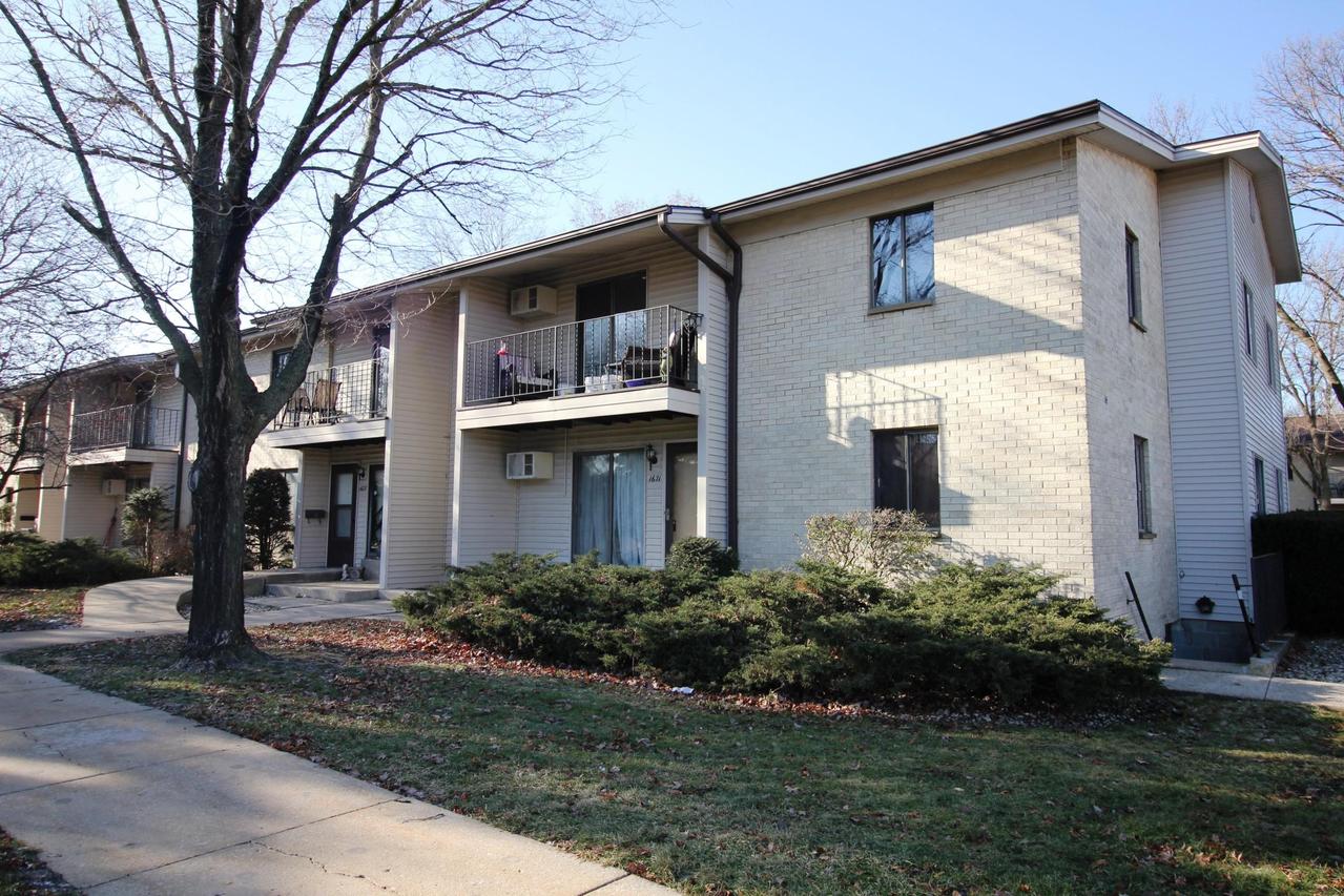 1671 S Coachlight Dr., New Berlin, WI 53151