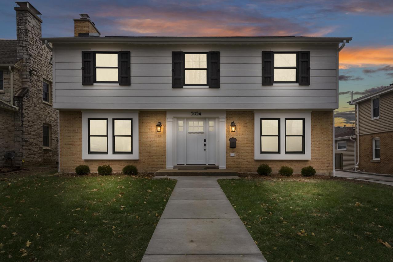 5054 N Woodburn St, Whitefish Bay, WI 53217