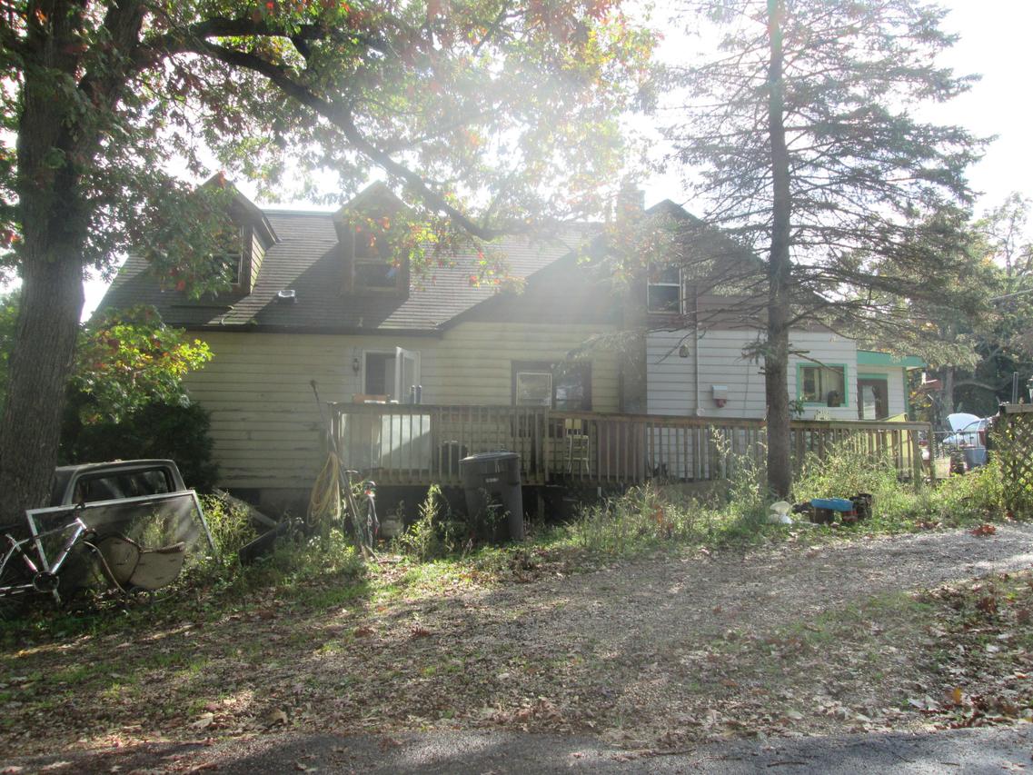 W302S10120 Lakeview Dr, Mukwonago, WI 53149