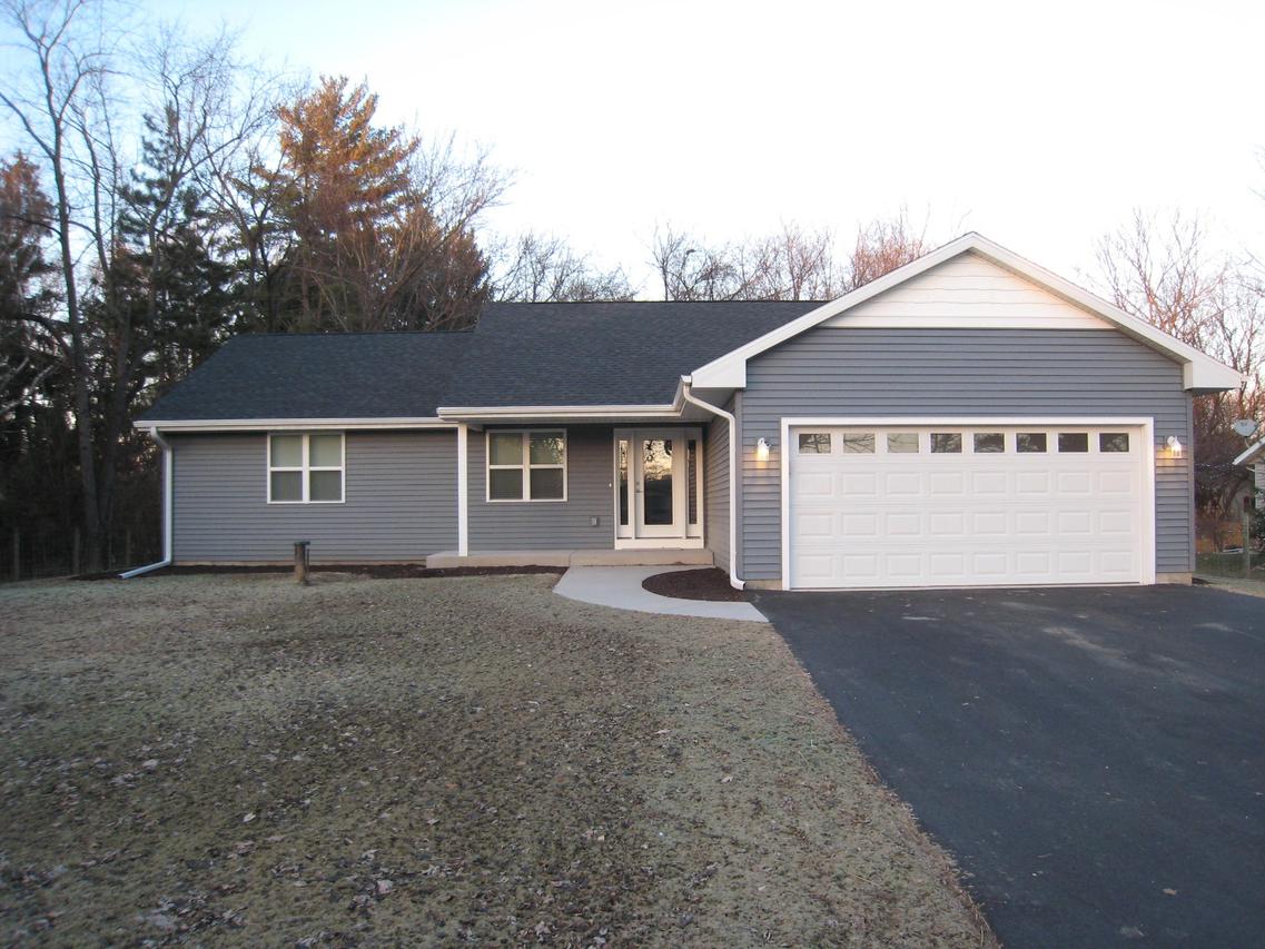 W5254 Tippecanoe Trl, Sugar Creek, WI 53121