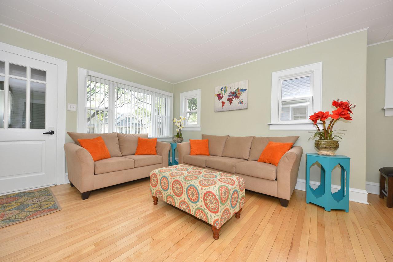 2557 N 57th St, Milwaukee, WI 53210