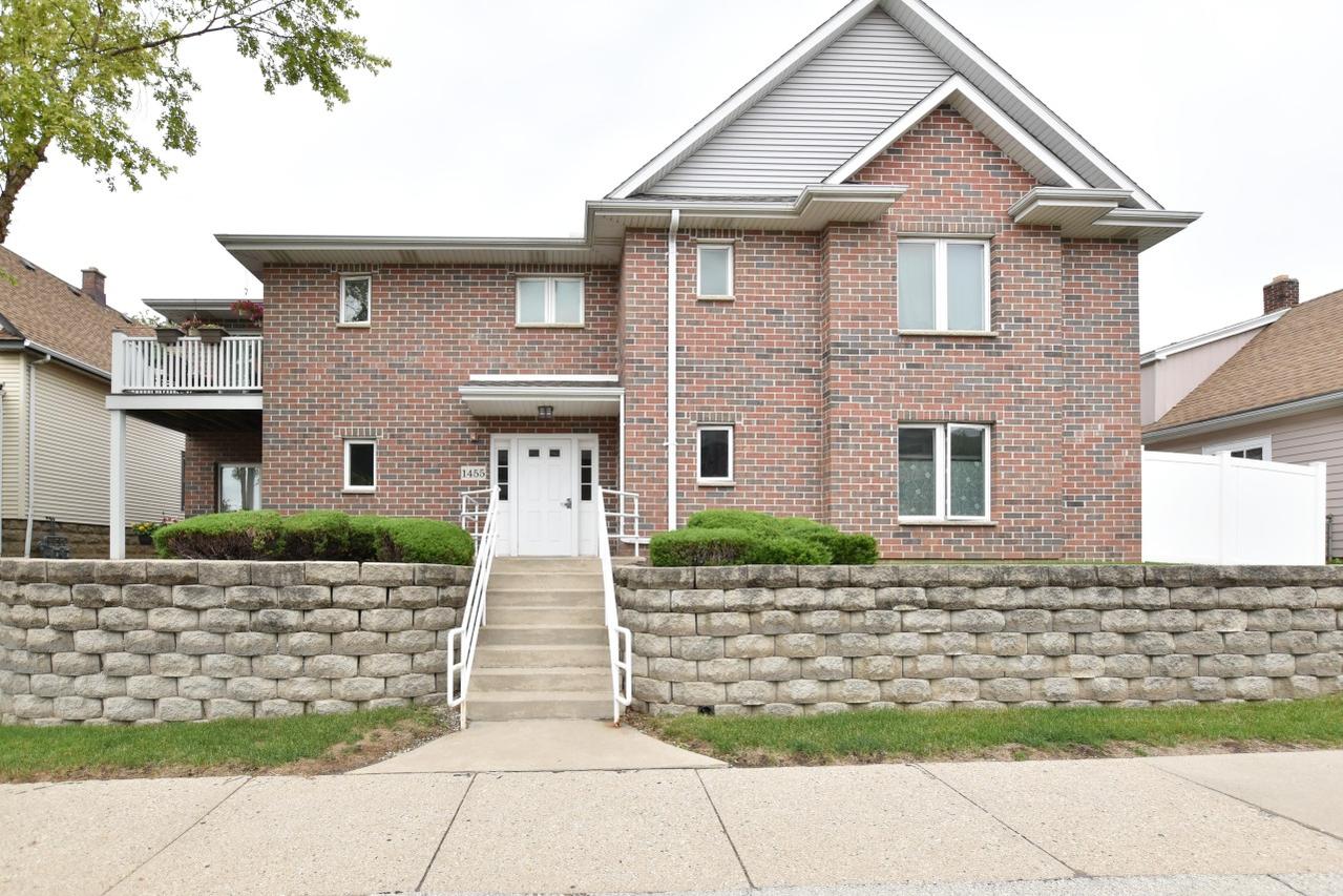 1455 S 70th St #101, West Allis, WI 53214