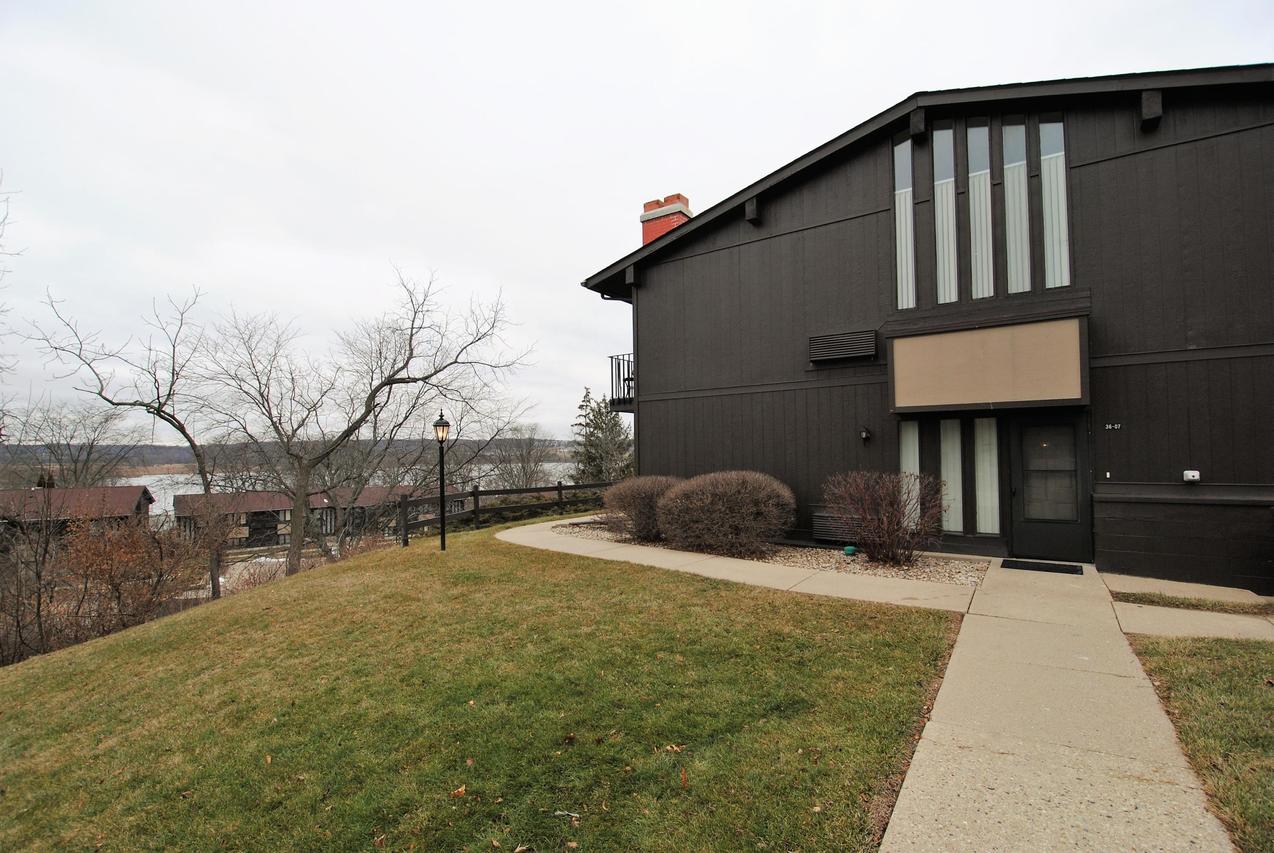 36 Lausanne Ct #36-07, Geneva, WI 53147