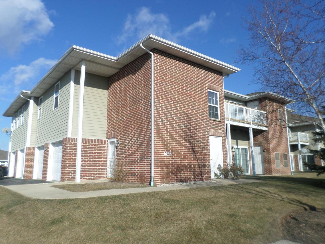 6738 102nd St #DD, Pleasant Prairie, WI 53158
