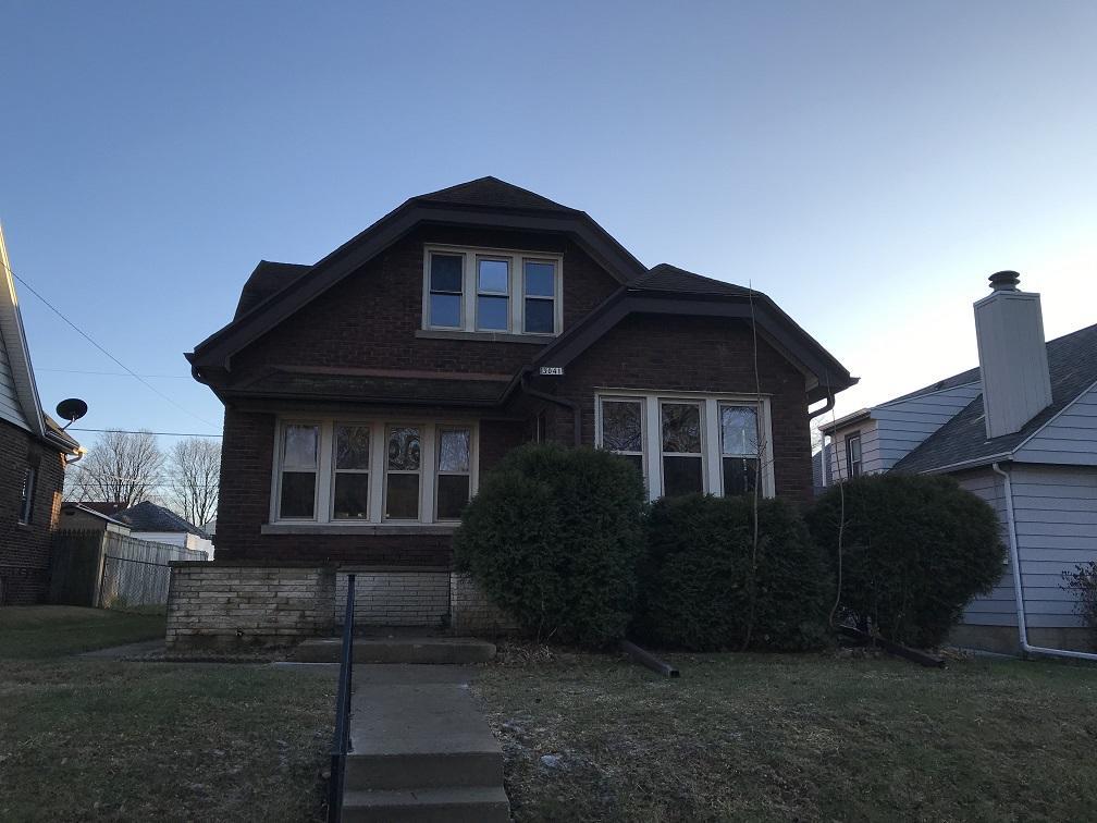 3041 E Crawford Ave, Saint Francis, WI 53235