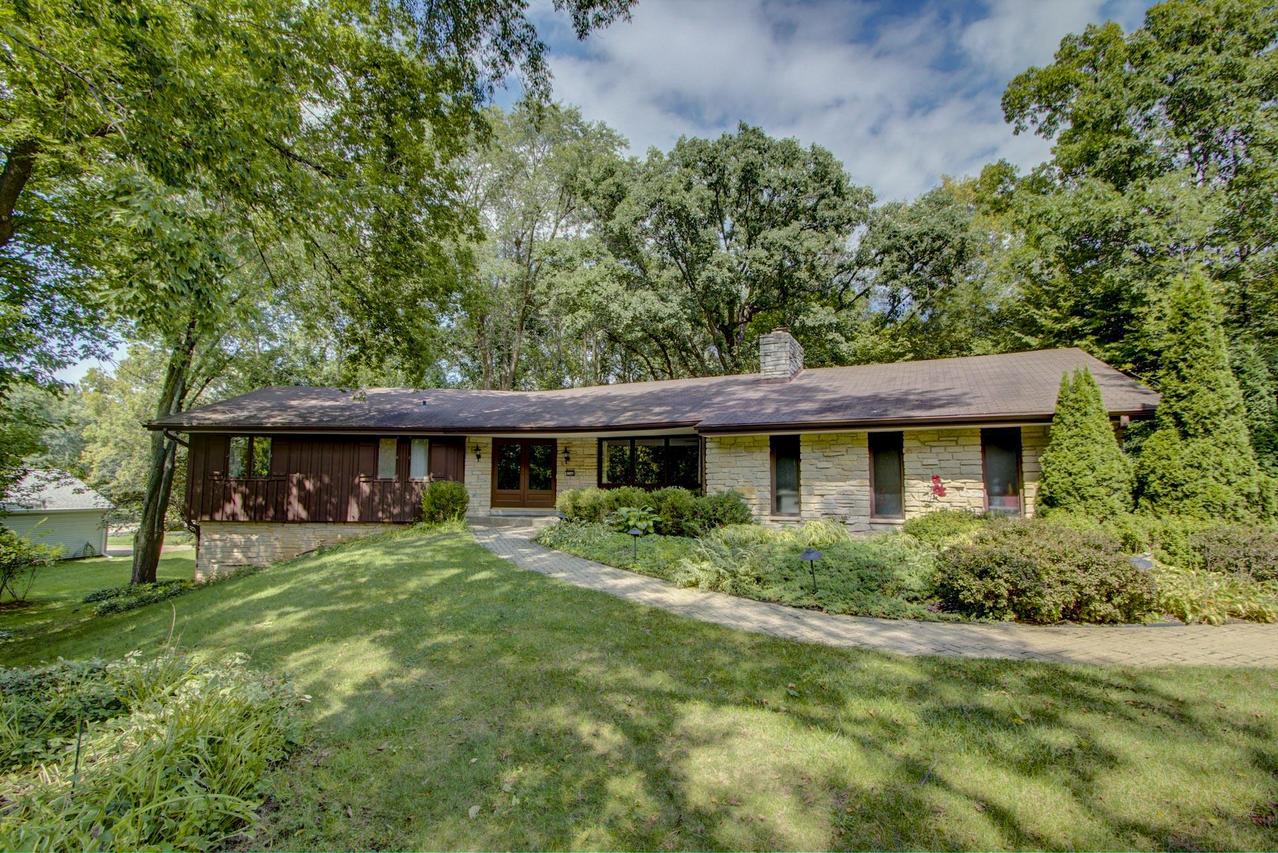 17690 Wexford Ct., Brookfield, WI 53045