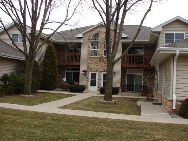 6228 S Creekside Dr #9, Cudahy, WI 53110