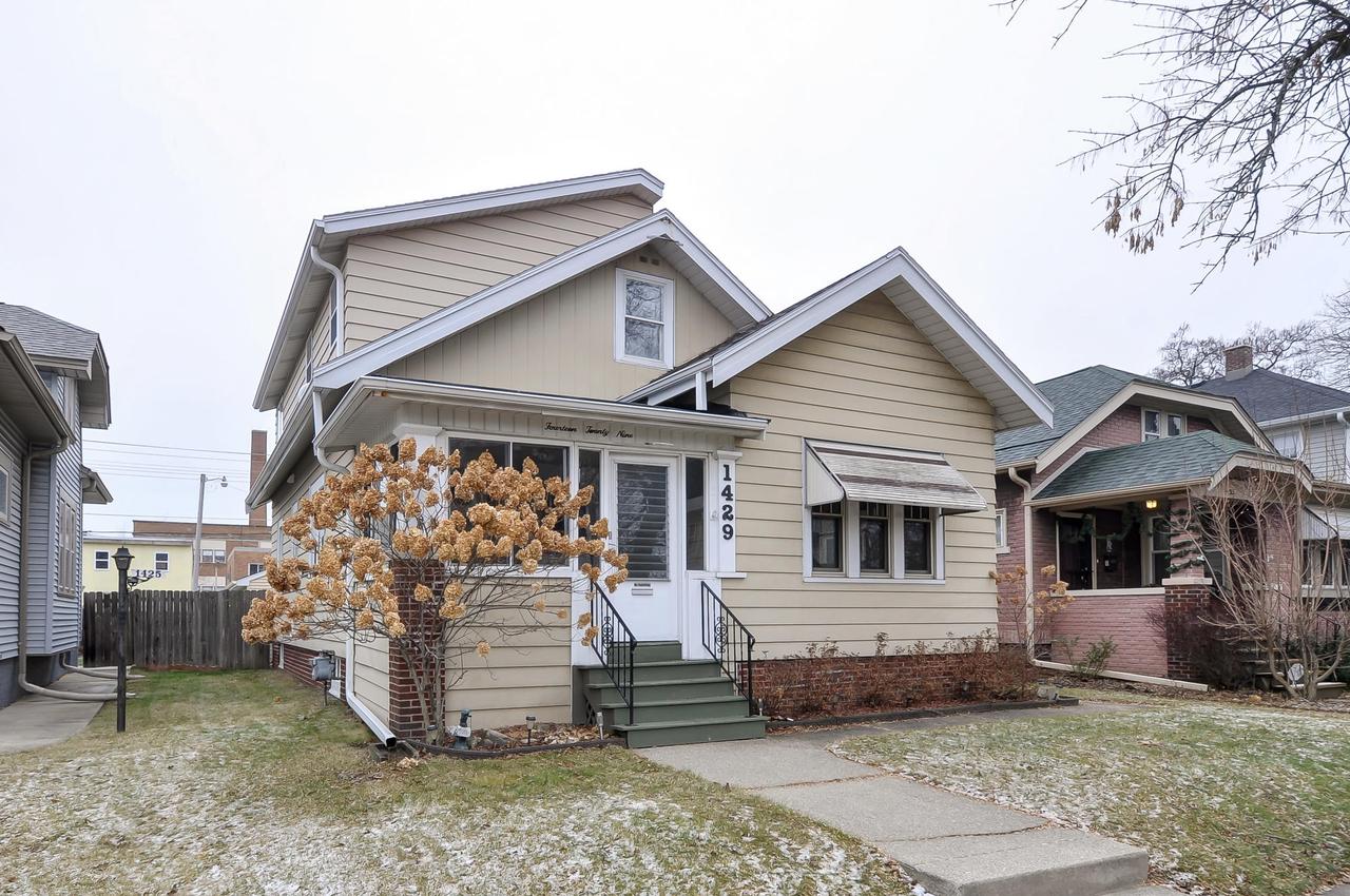 1429 Hayes Ave, Racine, WI 53405