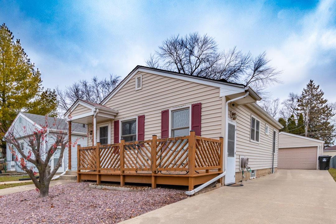2837 West Lawn Ave, Racine, WI 53405