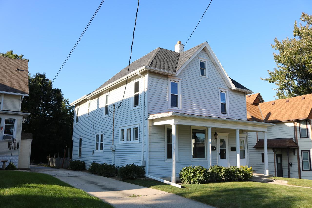 N90W16822 Roosevelt Dr, Menomonee Falls, WI 53051