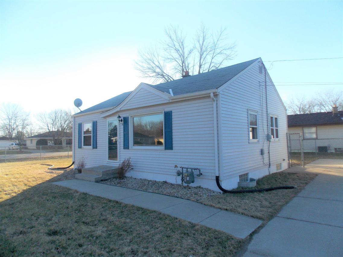 7000 Lakeshore Dr, Caledonia, WI 53402