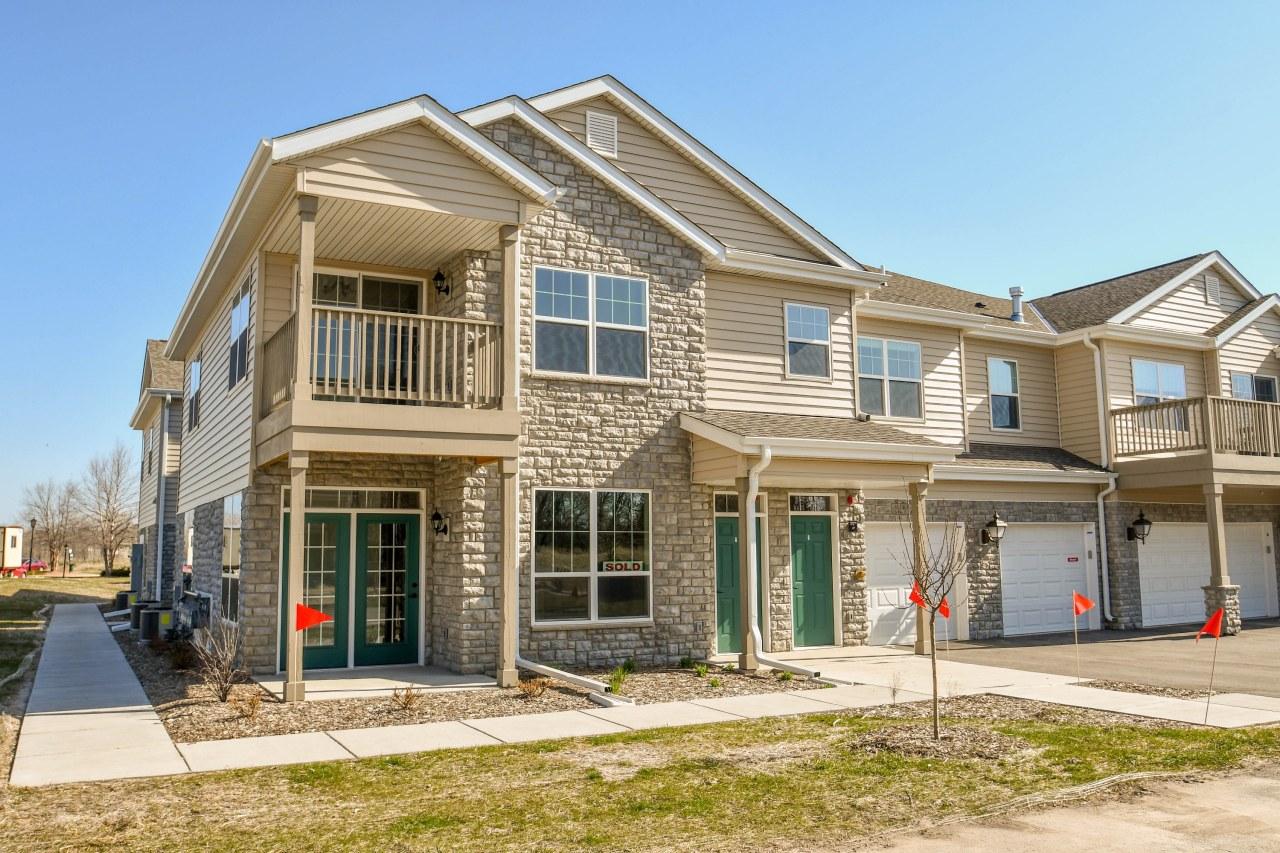 N17W26422 Meadowgrass Cir. #B, Pewaukee, WI 53072