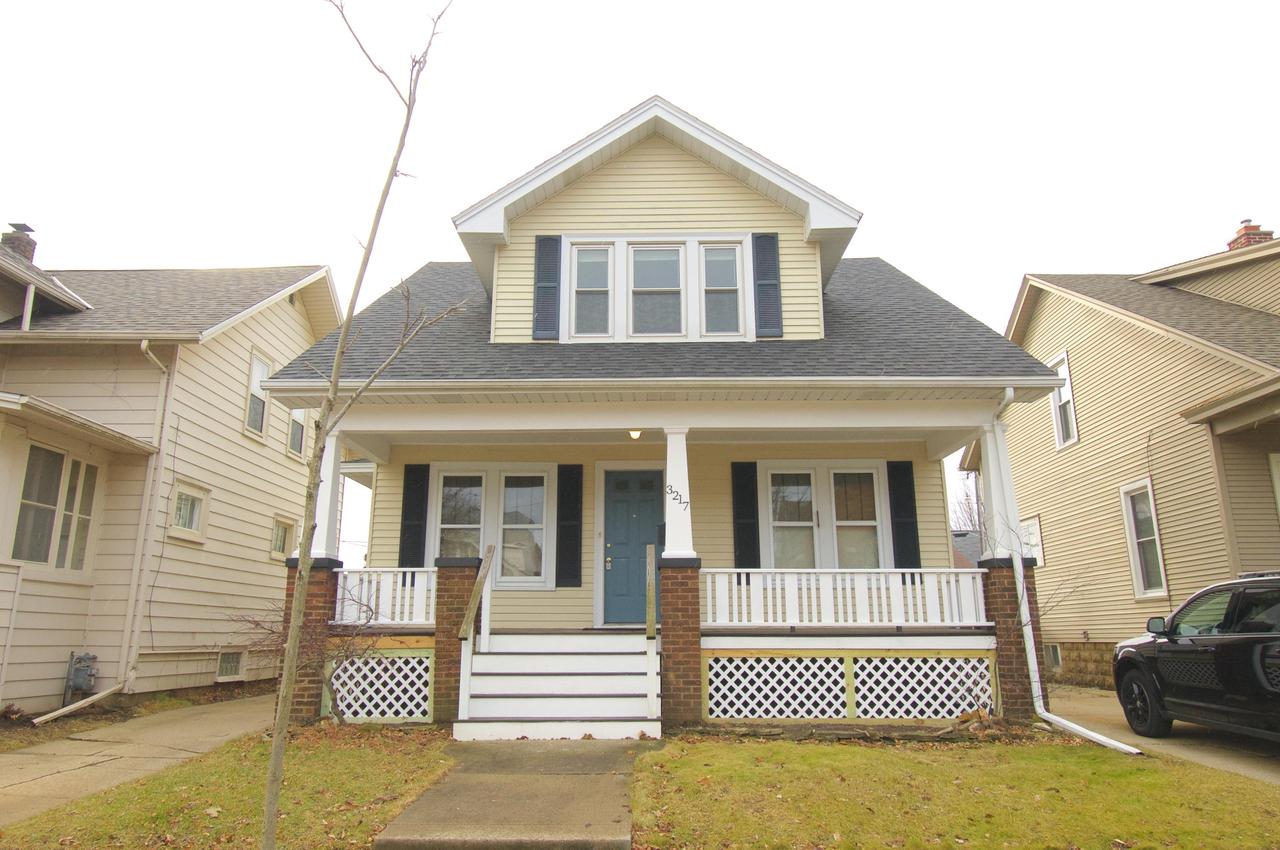3217 Wright Ave, Racine, WI 53405
