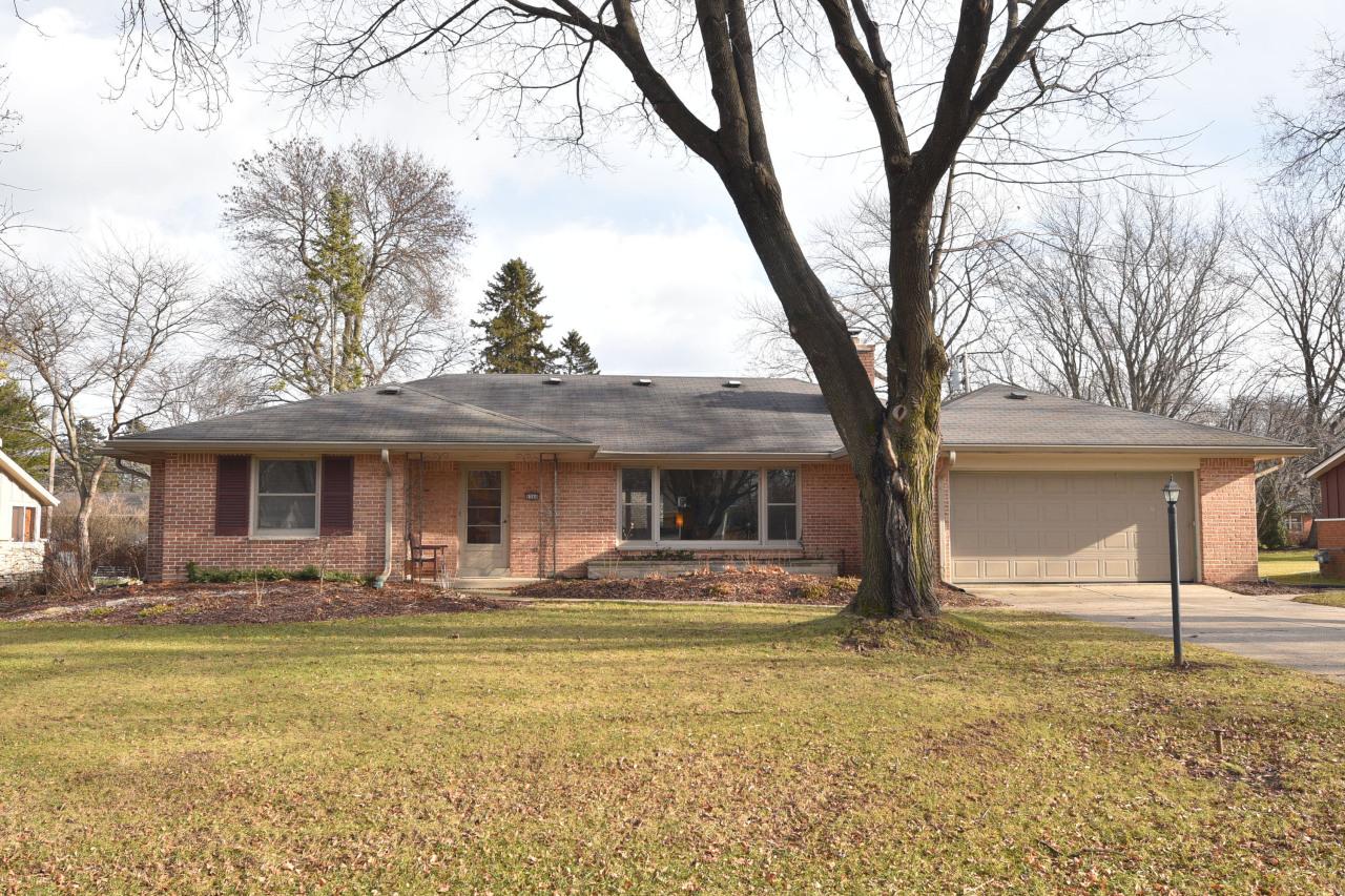 8560 N Greenvale Rd., Bayside, WI 53217