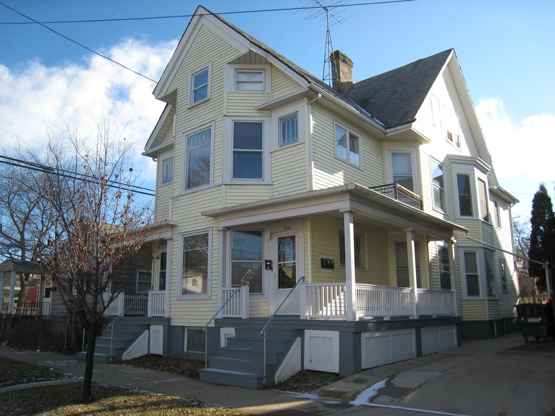 311 11th St, Racine, WI 53403