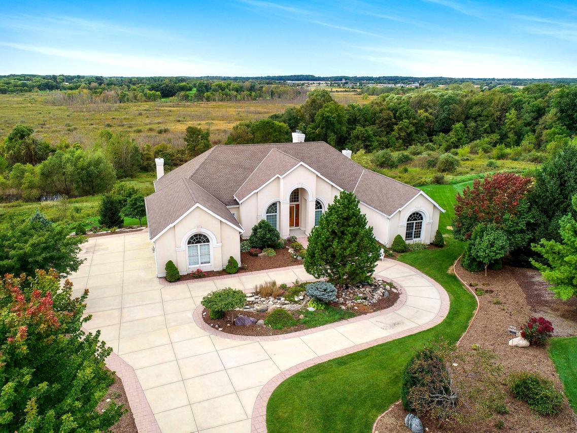 N89W25259 Highland Preserve Ct, Lisbon, WI 53089