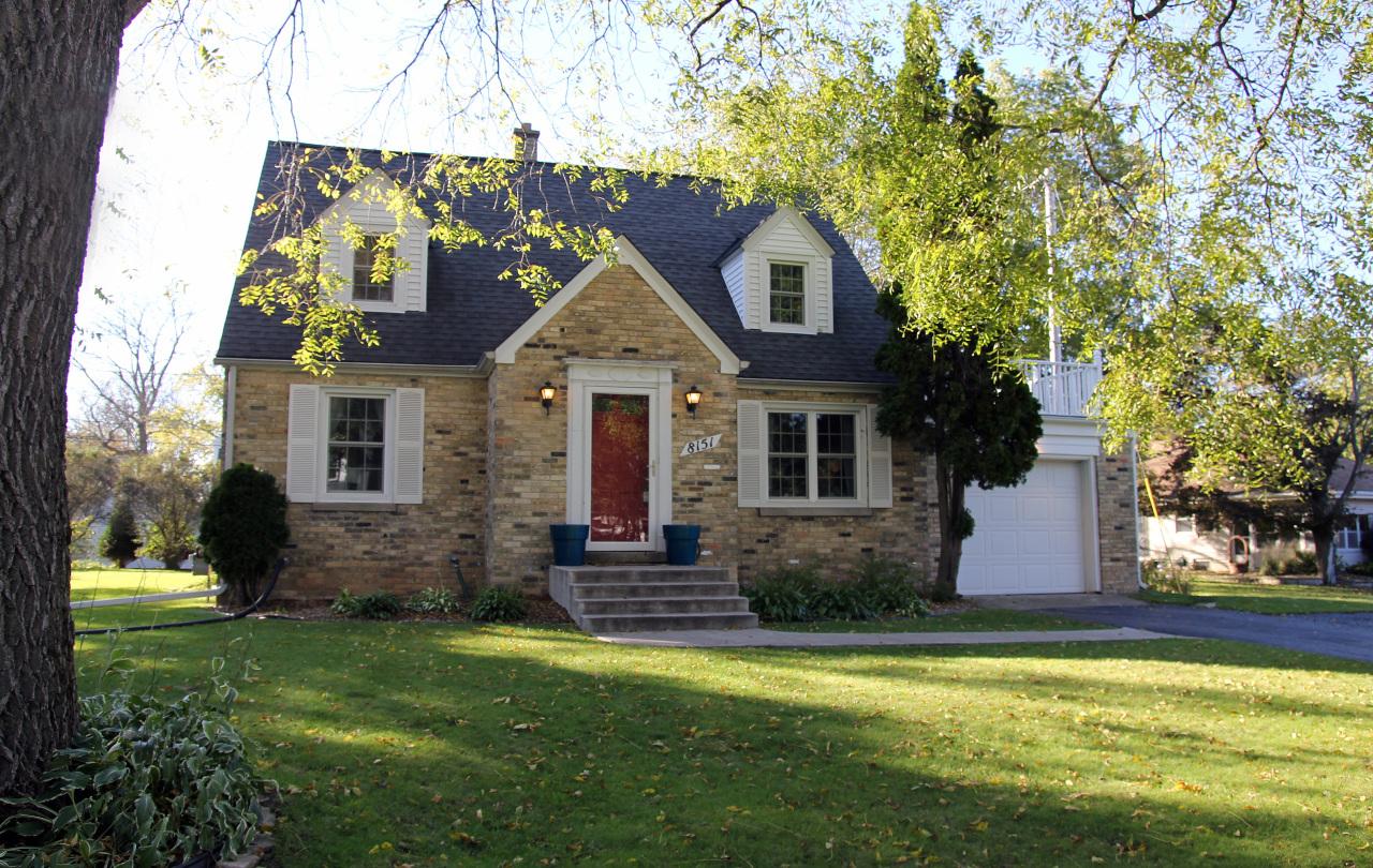 8151 N Seneca Rd, Fox Point, WI 53217