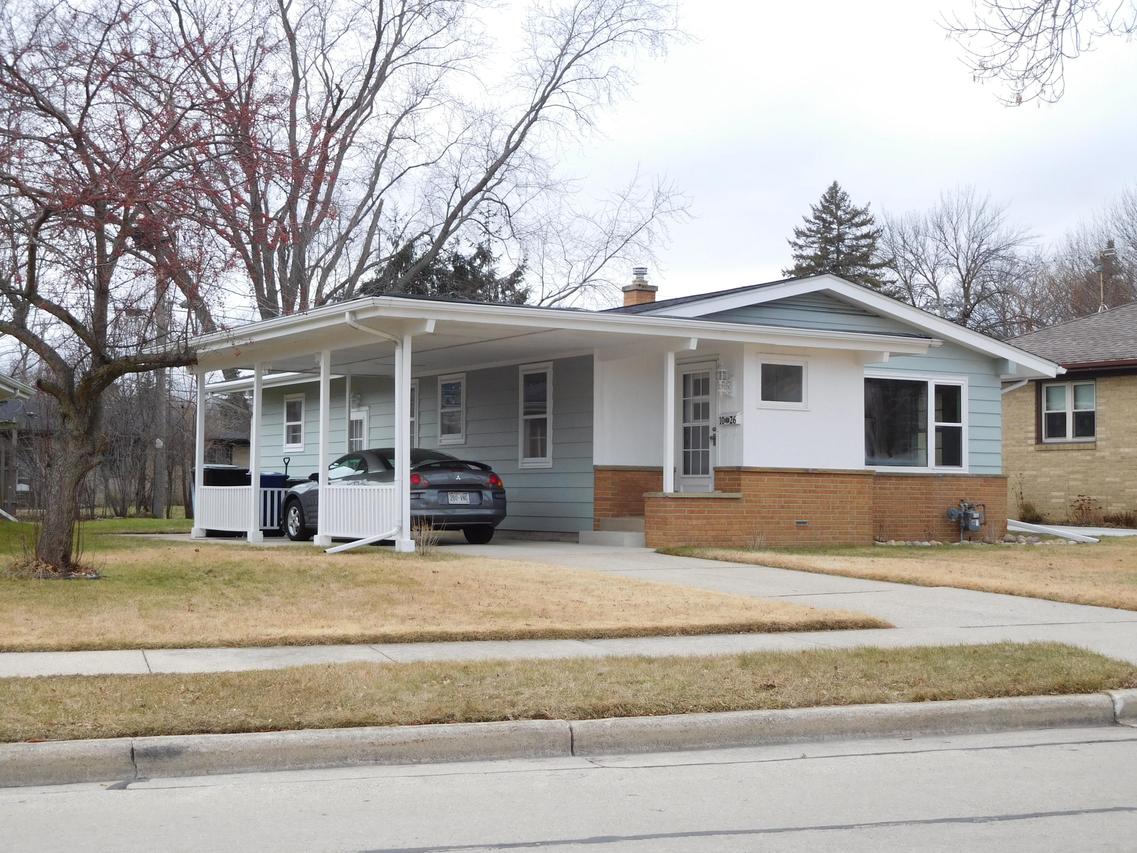 1026 Fairway Dr, Racine, WI 53405