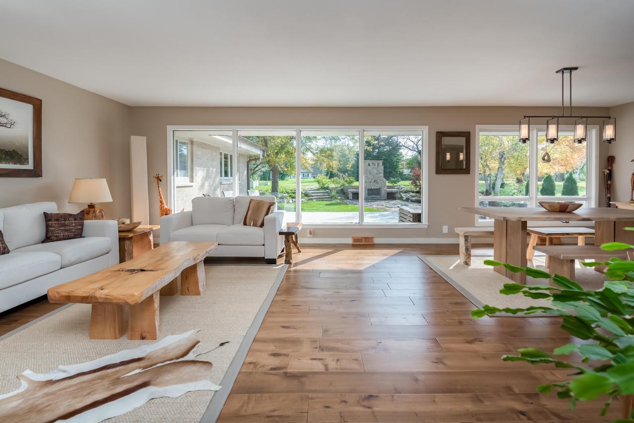 8580 N Point Dr, Fox Point, WI 53217