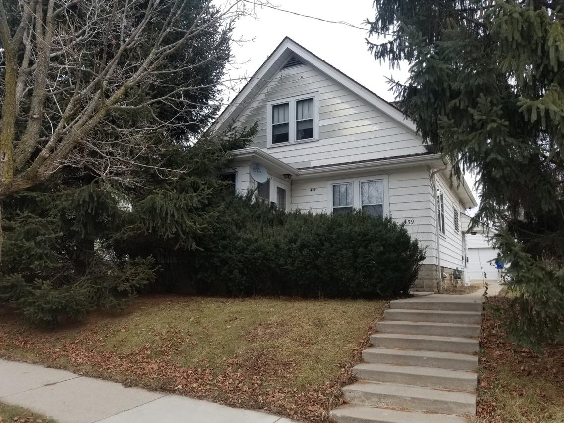 439 N 10th Ave., West Bend, WI 53090