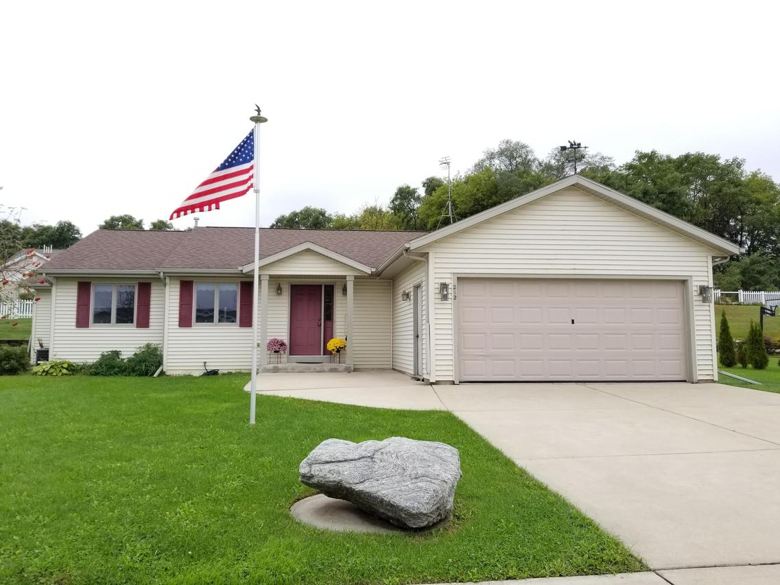 212 E East Haven, Watertown, WI 53094