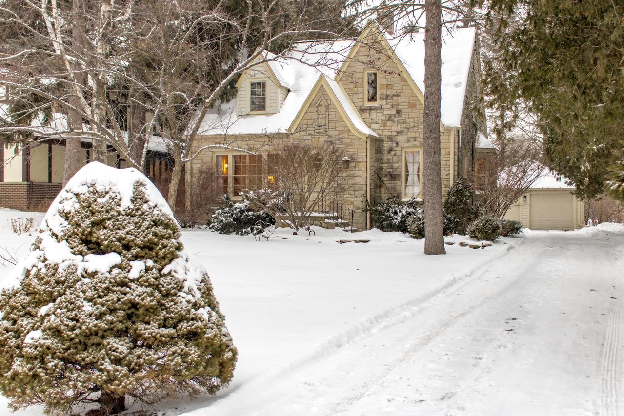 506 E Bradley Rd., Fox Point, WI 53217