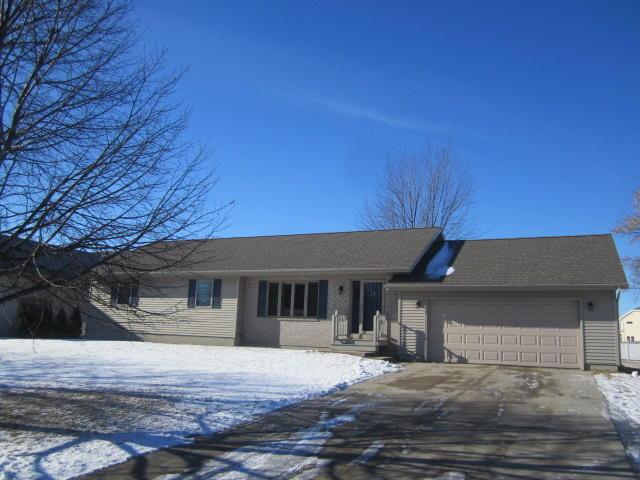 2127 Tori Ln, Marinette, WI 54143