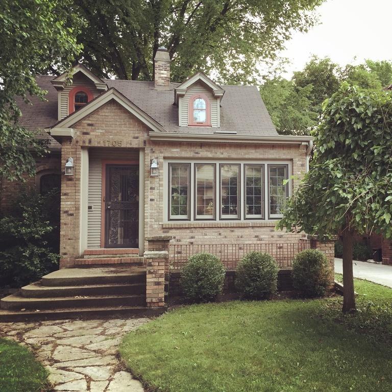 1705 N 68th St, Wauwatosa, WI 53213