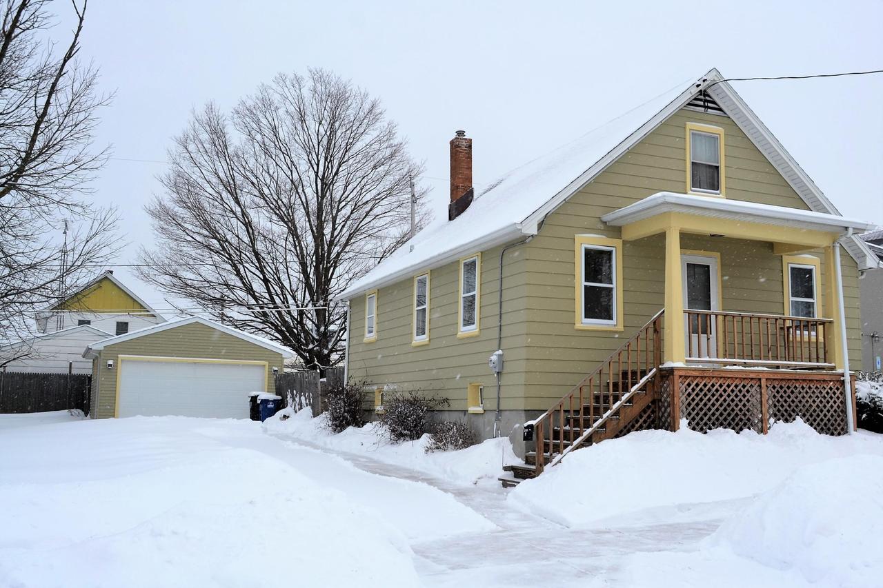 1517 Willmor St, Racine, WI 53402