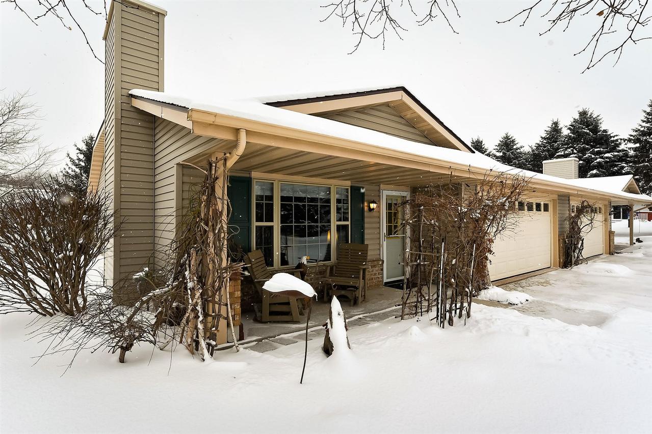 1624 Garden Ln, West Bend, WI 53095