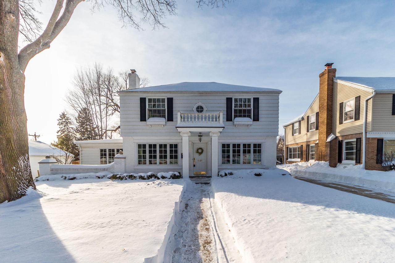 6209 N Lake Dr, Whitefish Bay, WI 53217