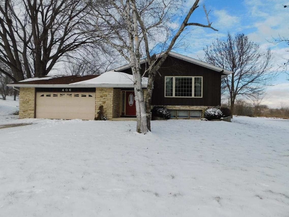406 Blue Wing Cir, Horicon, WI 53032