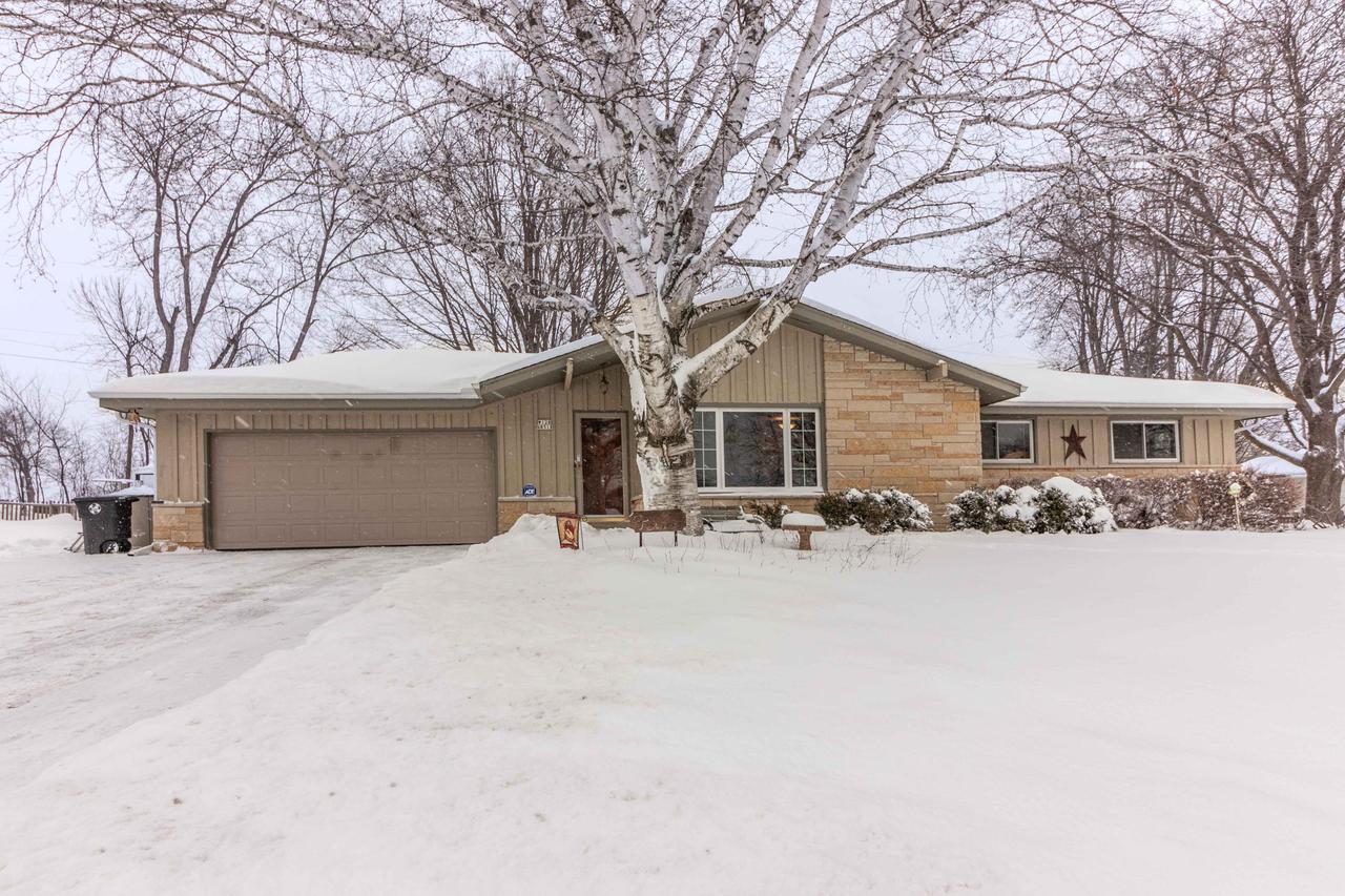 W128N8518 Revere Rd, Menomonee Falls, WI 53051