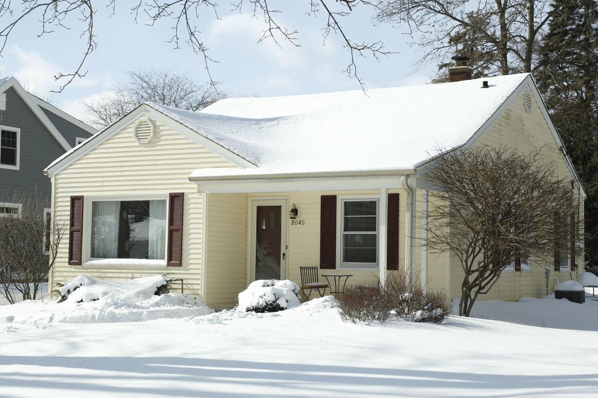 8045 N Whitney Rd, Fox Point, WI 53217