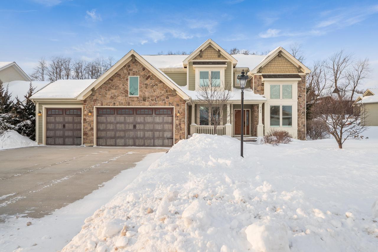 8640 E Chaucer Cir, Bristol, WI 53104