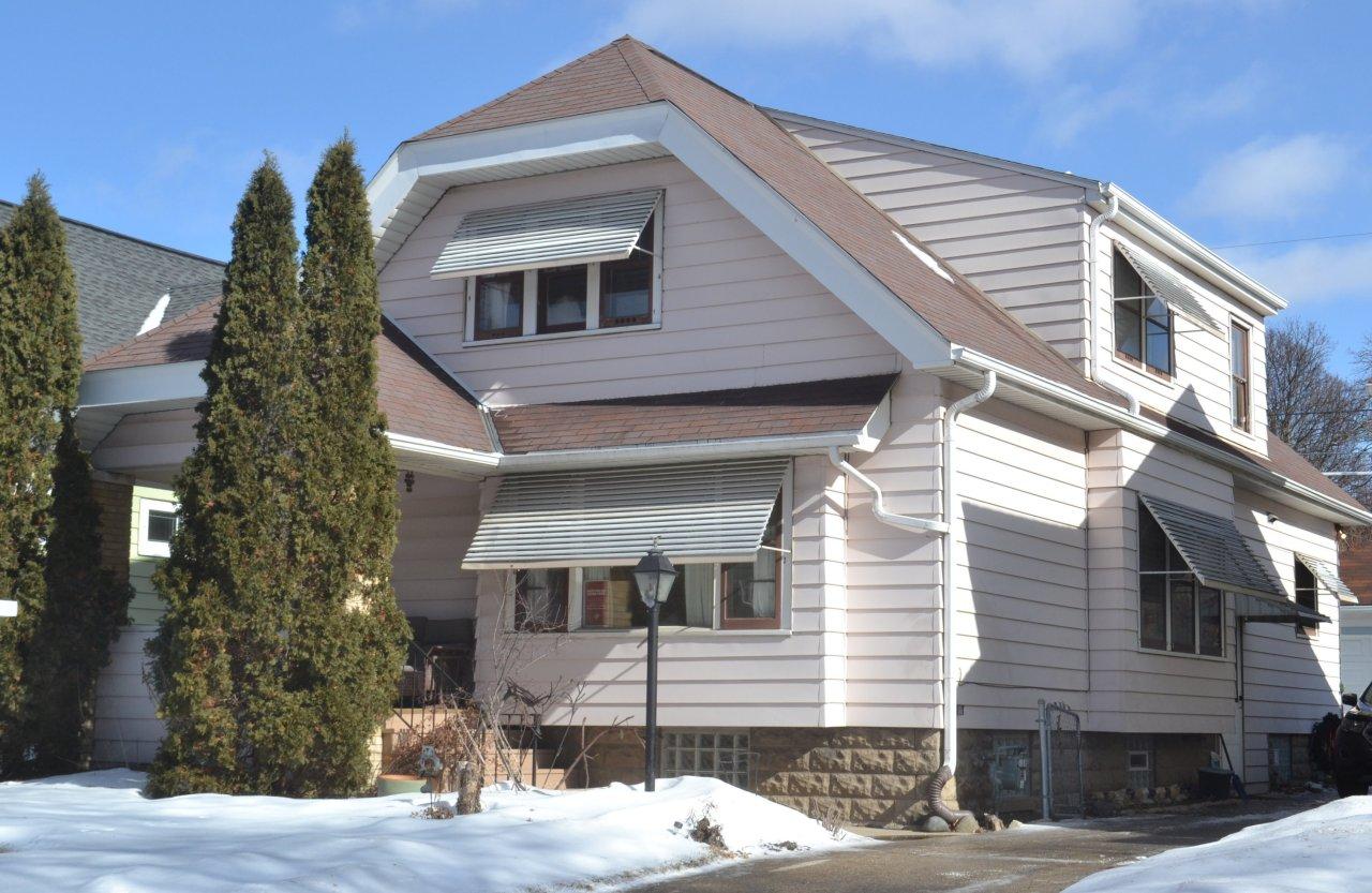 2358 N 63rd St, Wauwatosa, WI 53213