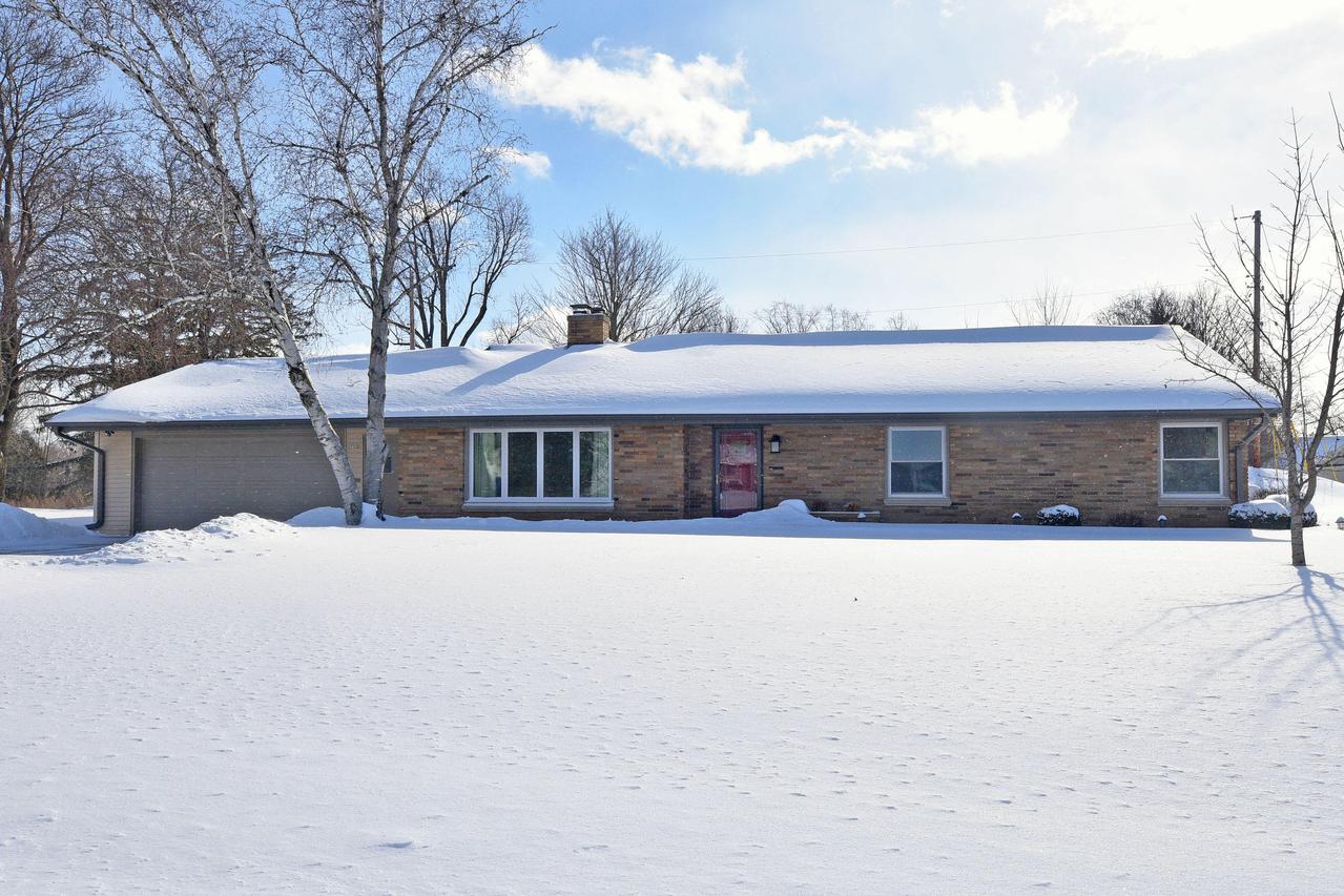 732 Riverview Dr, Thiensville, WI 53092
