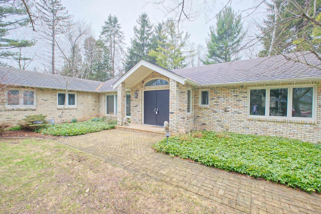 1612 E Dean Rd, Fox Point, WI 53217