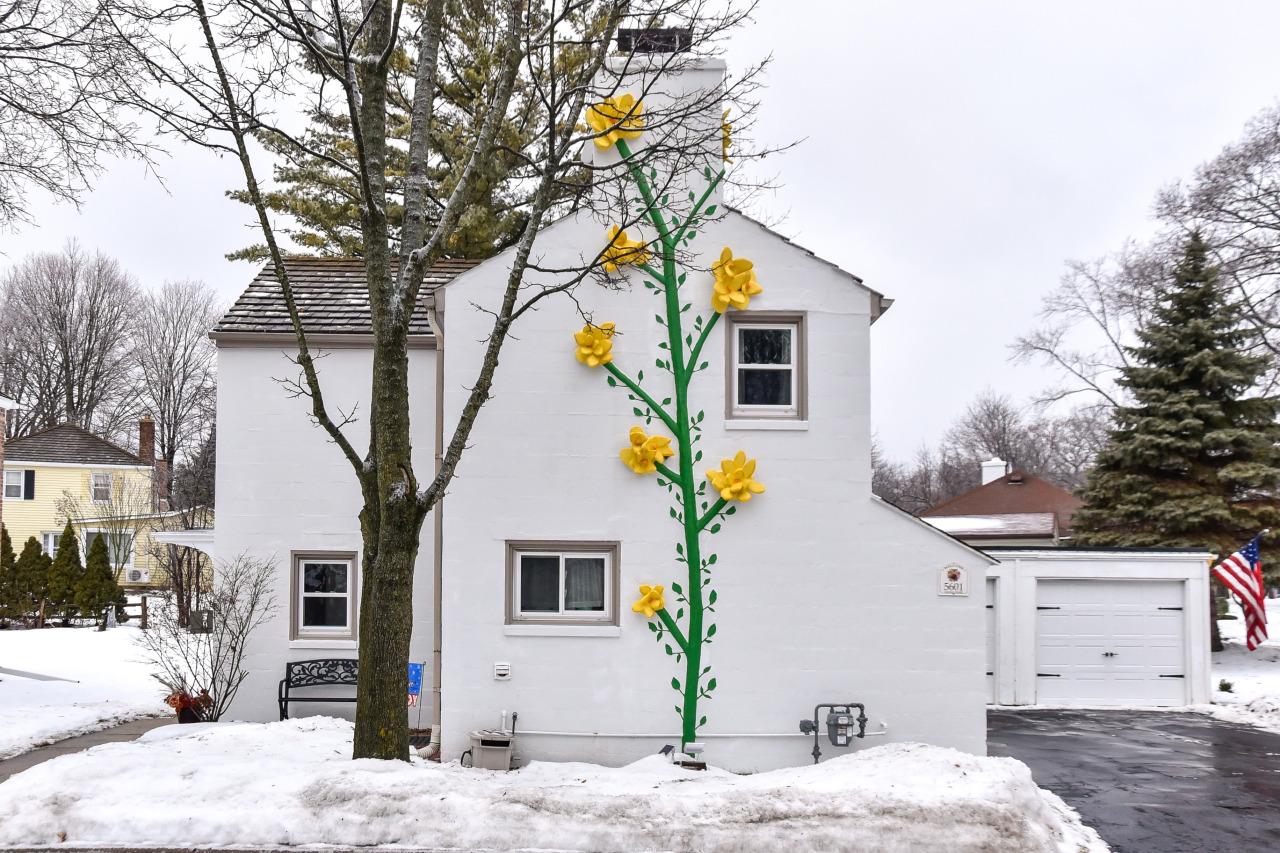 5601 Azalea Ct, Greendale, WI 53129