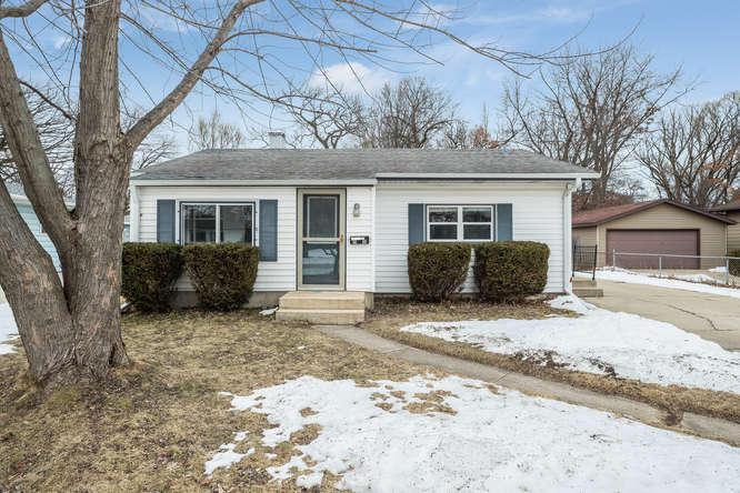 1918 84th St, Kenosha, WI 53143