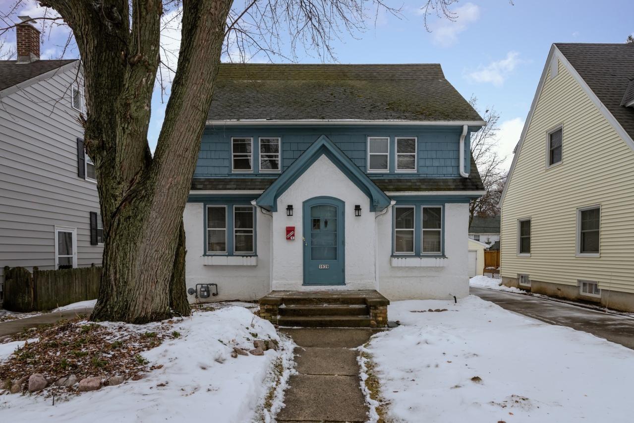 5939 N Shoreland Ave, Whitefish Bay, WI 53217