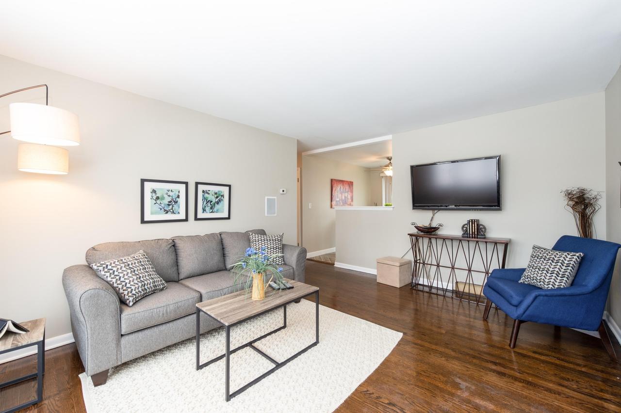 2707 Donna Ave, Racine, WI 53404