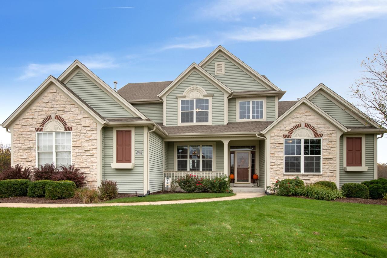 W126N6310 Parkway Dr, Menomonee Falls, WI 53051