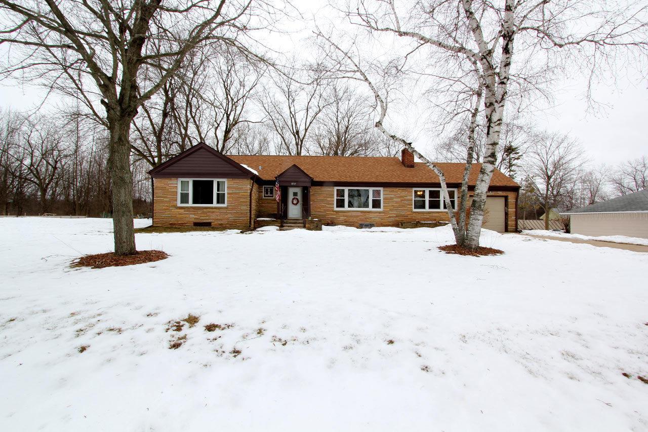 8519 N Fox Croft Ln., Fox Point, WI 53217